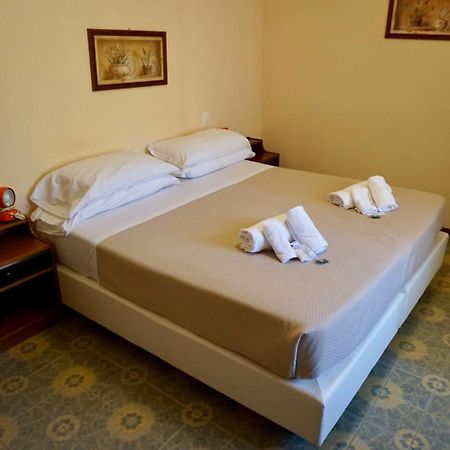 Hotel Diana Riva del Garda Esterno foto