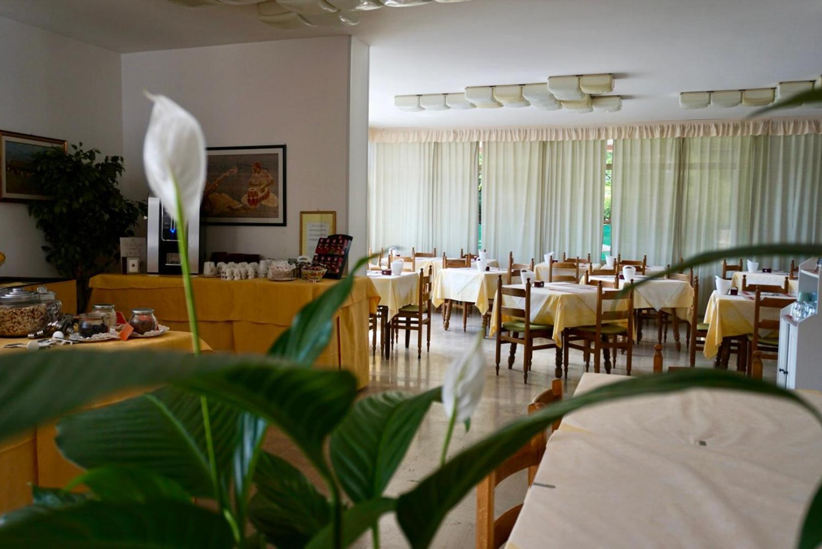 Hotel Diana Riva del Garda Esterno foto