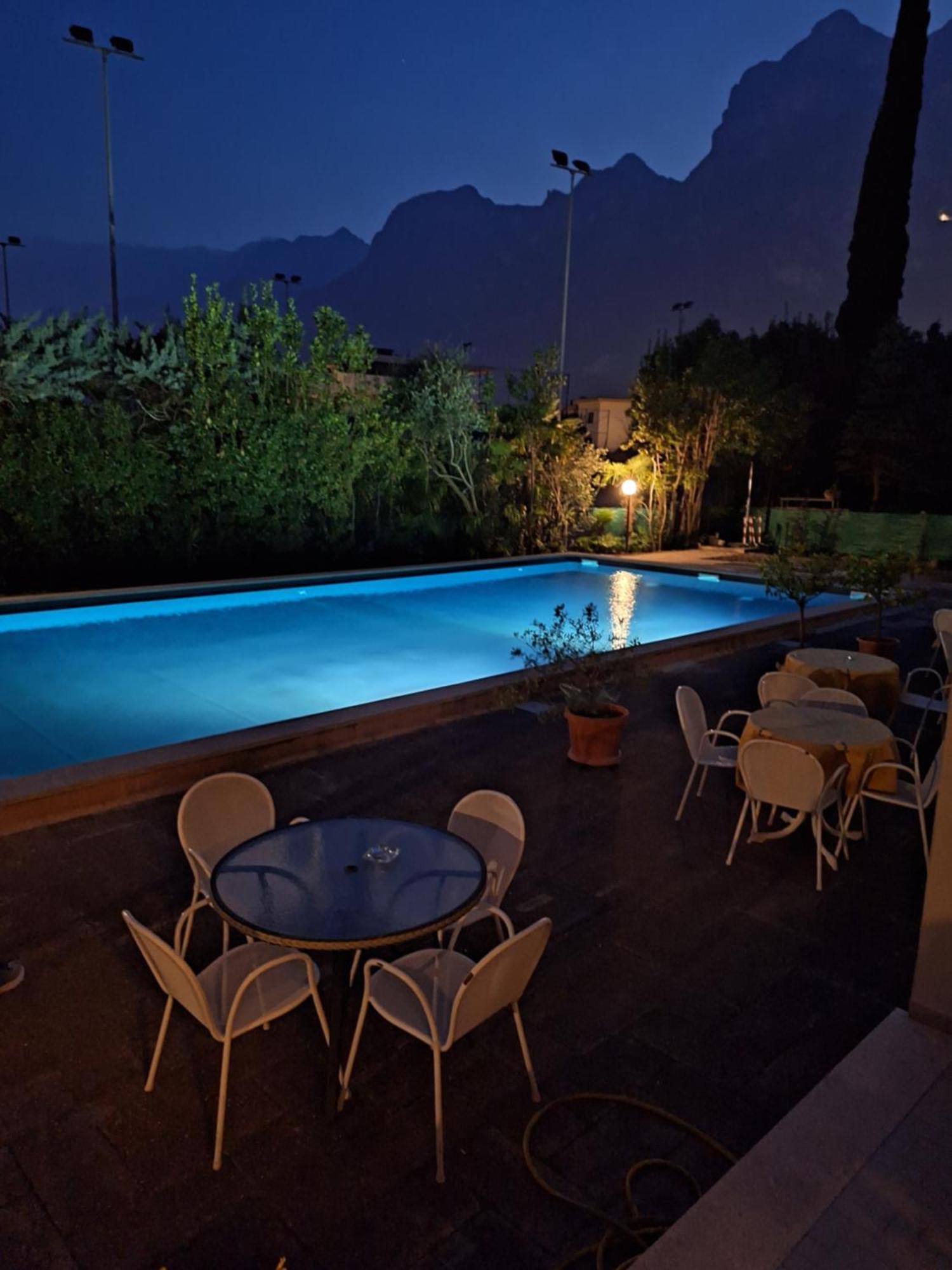Hotel Diana Riva del Garda Esterno foto