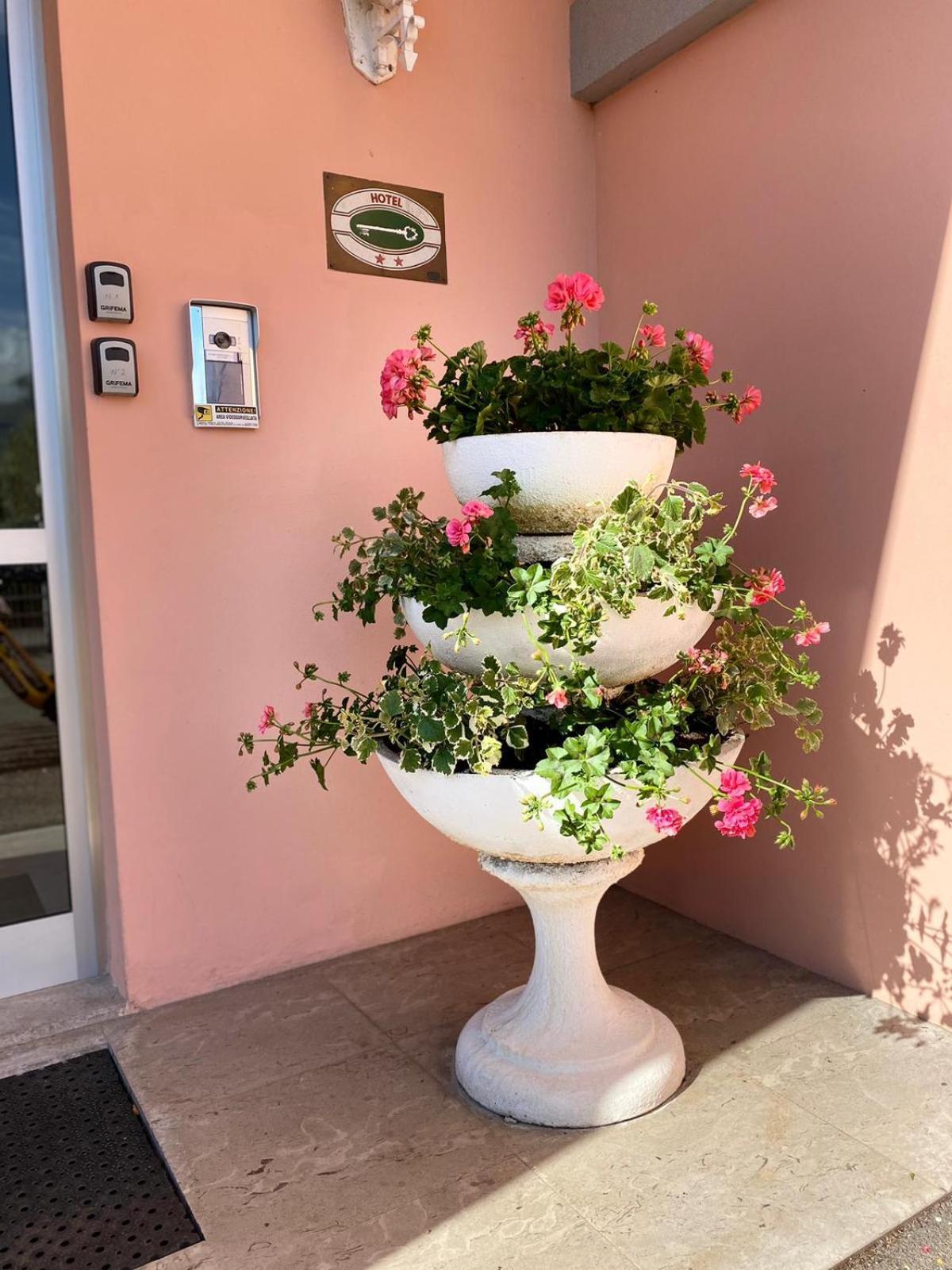 Hotel Diana Riva del Garda Esterno foto