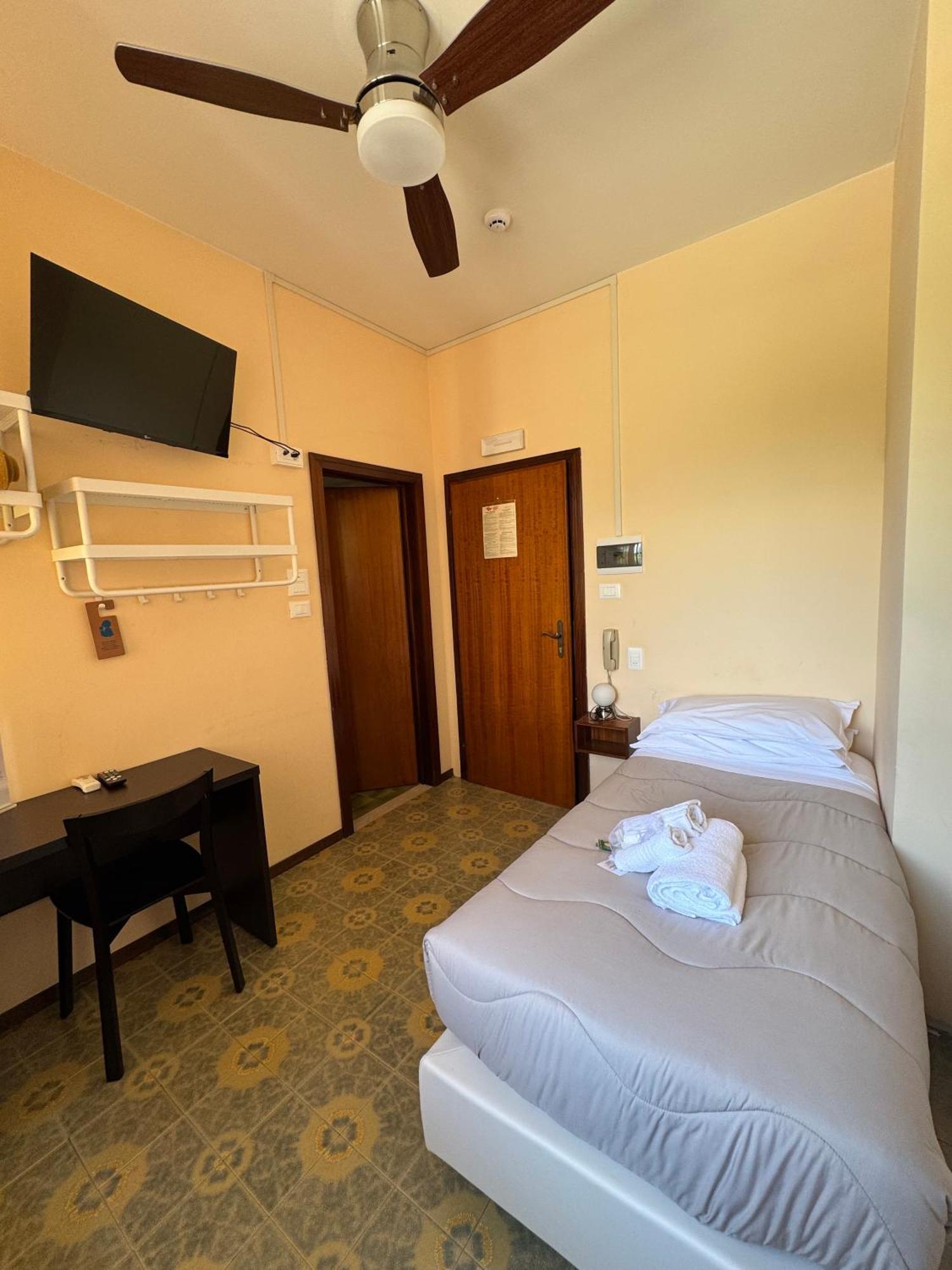 Hotel Diana Riva del Garda Esterno foto